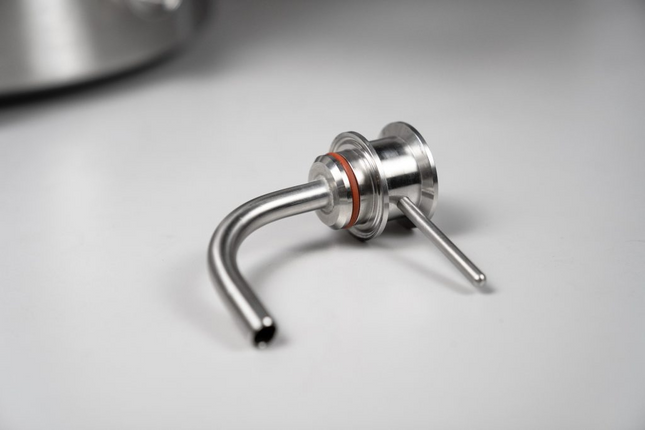 Tri-Clamp rotating diptube assembly